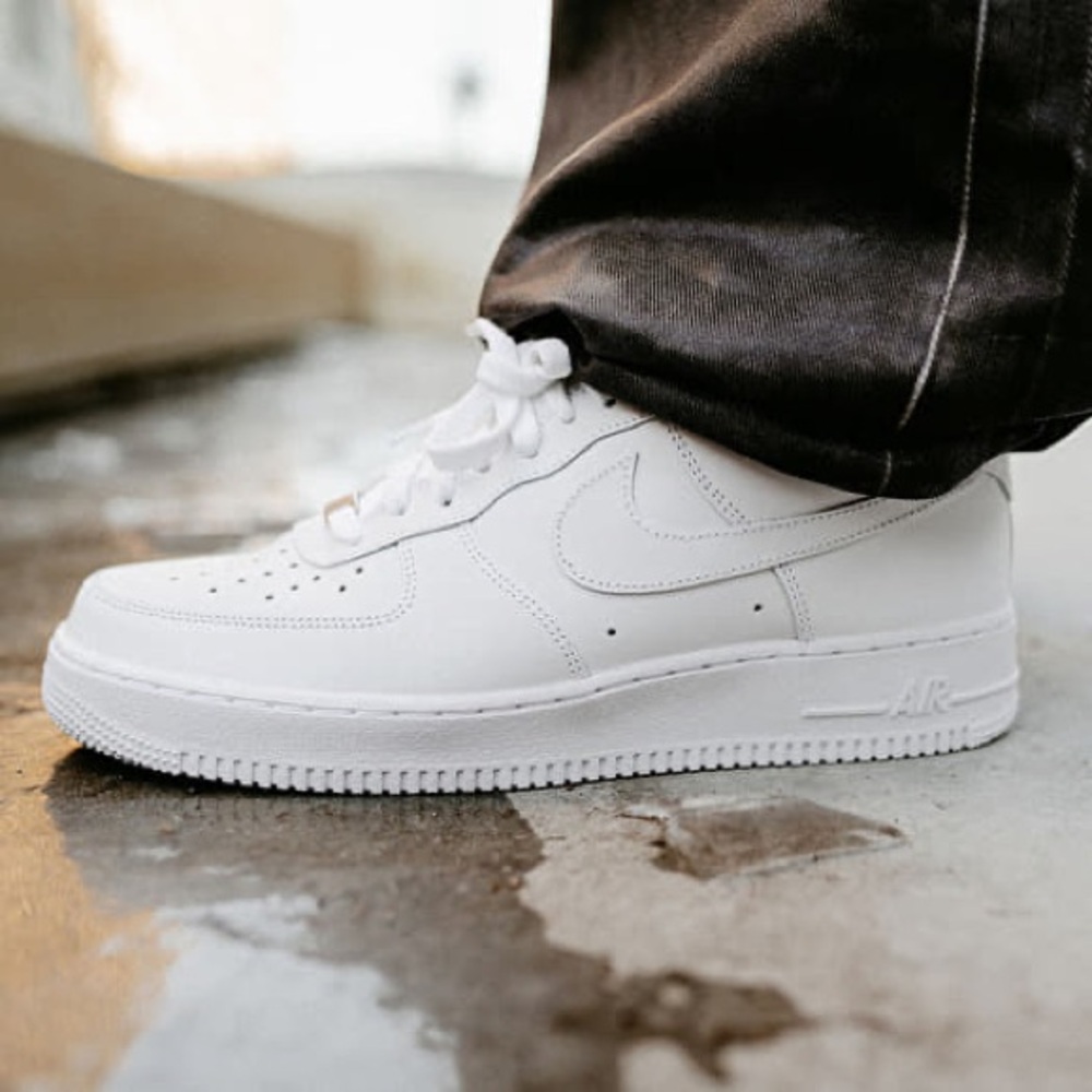 Men’s Nike Air Force 1 Low White Sneakers Size 10.5 Used Condition